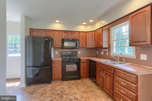 1 SWEET ARROW DR, Hummelstown, PA 17036