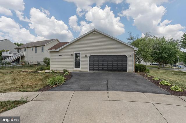 1 SWEET ARROW DR, Hummelstown, PA 17036