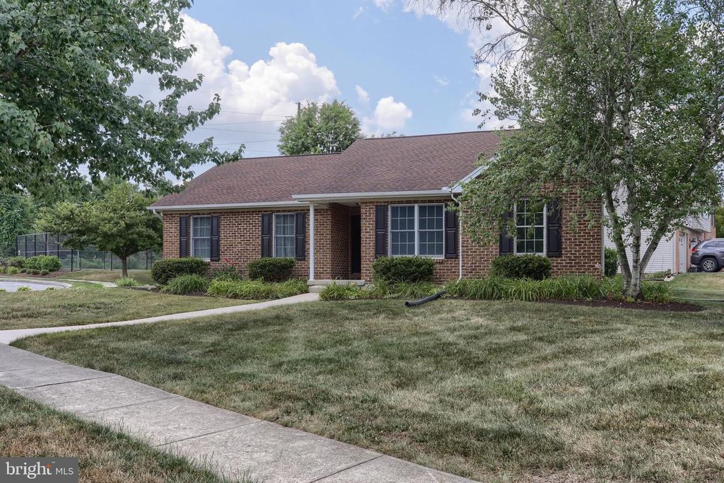 1 SWEET ARROW DR, Hummelstown, PA 17036