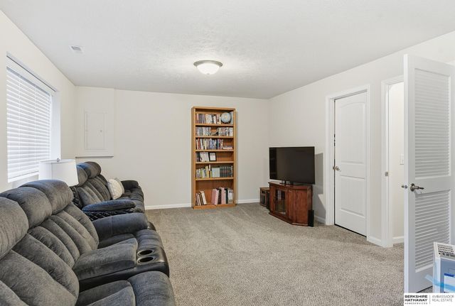 1708 Pilgrim Drive, Bellevue, NE 68123