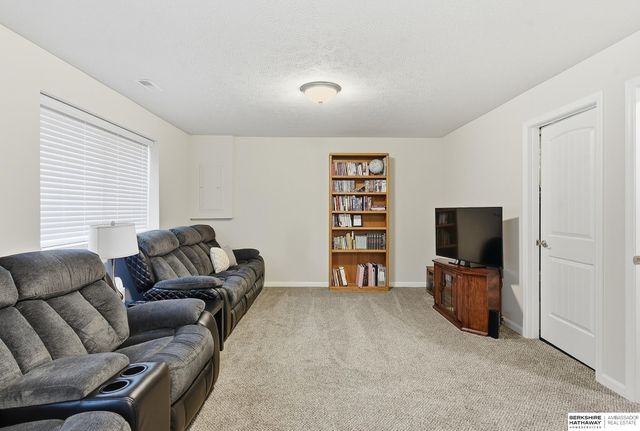 1708 Pilgrim Drive, Bellevue, NE 68123