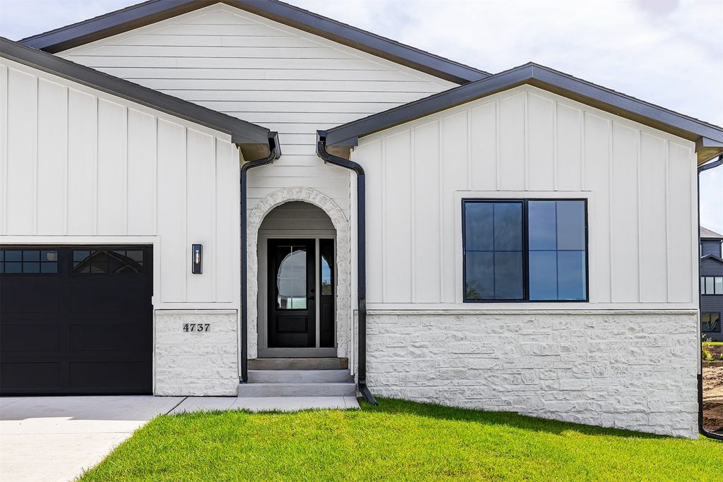 4737 144th Street, Urbandale, IA 50323
