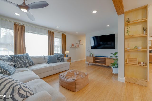 2405 Rambling Road, Johnson City, TN 37604