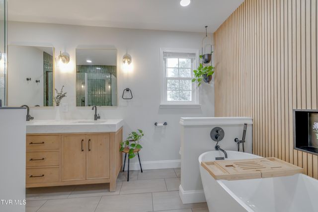 2405 Rambling Road, Johnson City, TN 37604