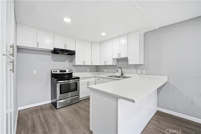 6815 Remmet 215, Canoga Park, CA 91303