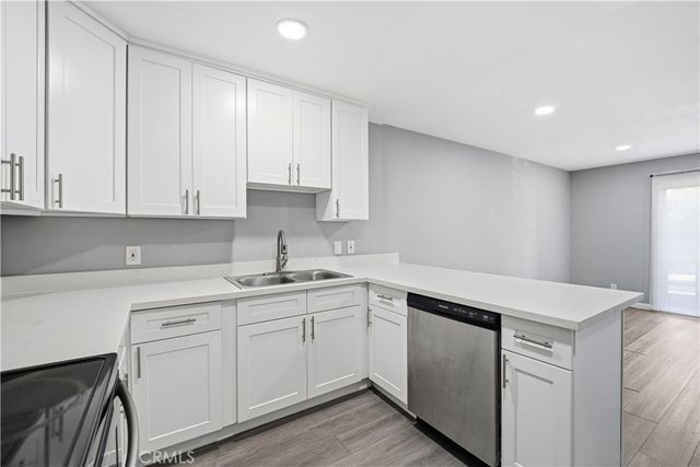 6815 Remmet 215, Canoga Park, CA 91303