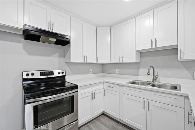 6815 Remmet 215, Canoga Park, CA 91303