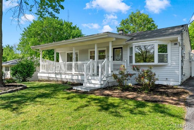 1308 South Drive, St Charles, MO 63303