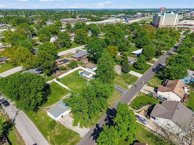 1308 South Drive, St Charles, MO 63303