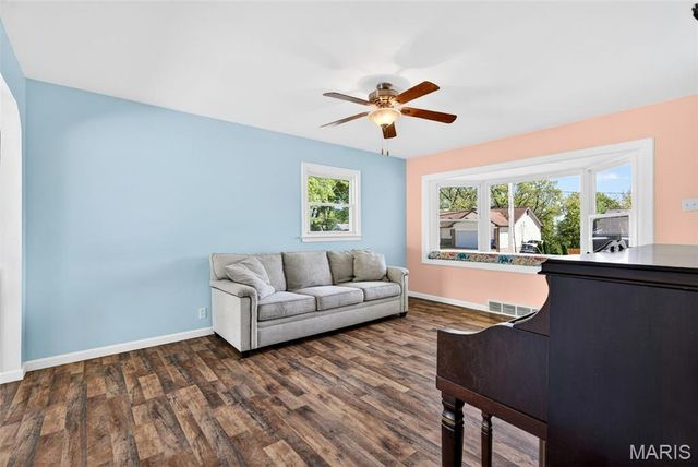1308 South Drive, St Charles, MO 63303