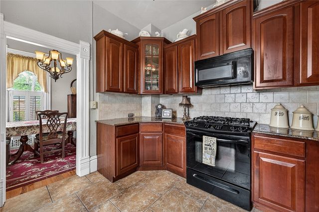 1016 S 4th Street, Rogers, AR 72756