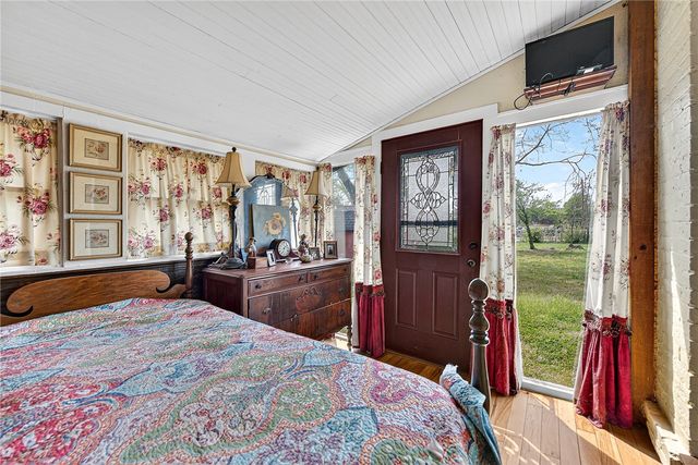 1016 S 4th Street, Rogers, AR 72756