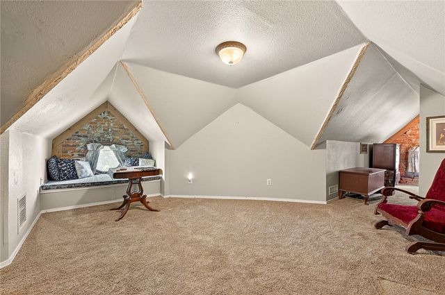 1016 S 4th Street, Rogers, AR 72756