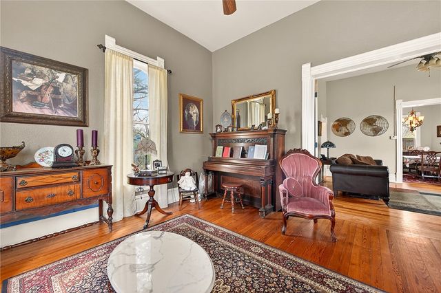1016 S 4th Street, Rogers, AR 72756