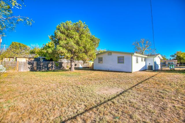 2006 Field St, San Angelo, TX 76901