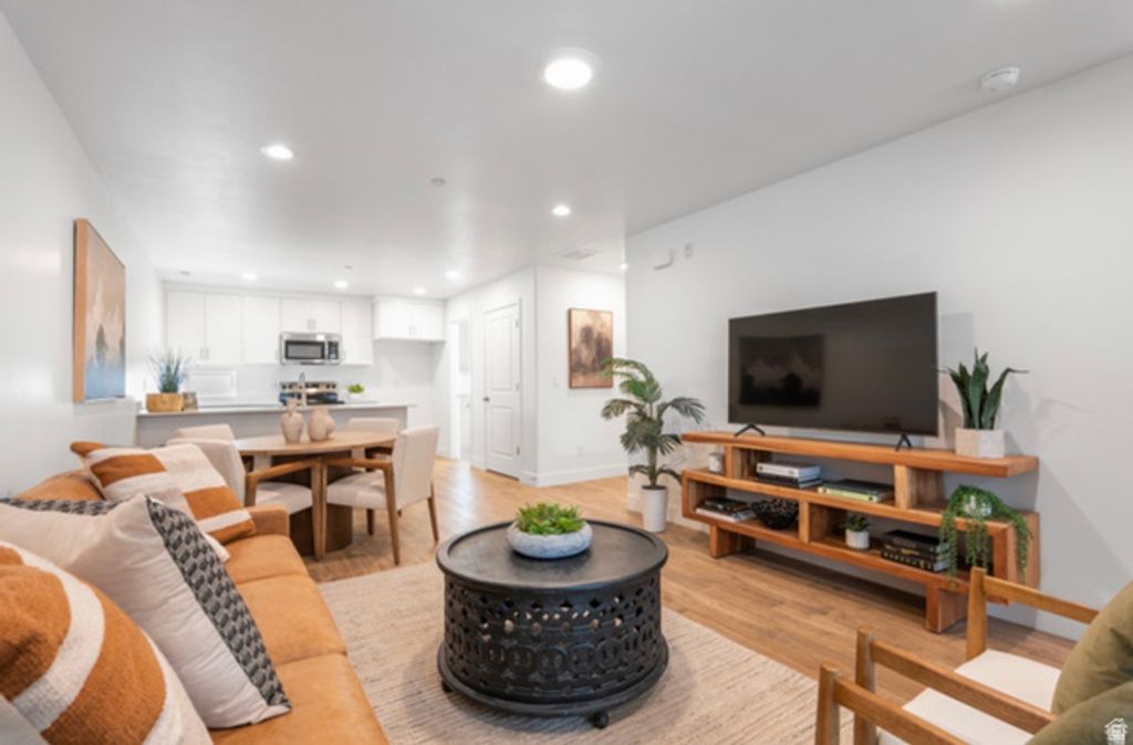 Image 4 of property listing at 1590 S 900 W #602, Salt Lake City, UT 84104