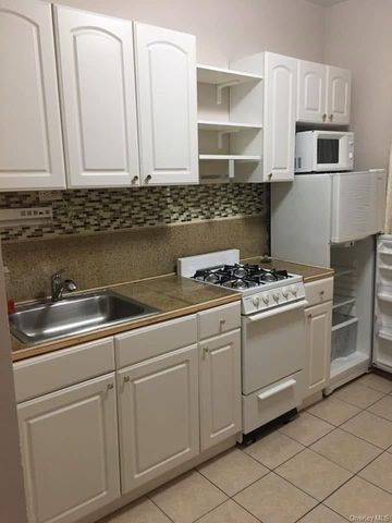 6017 80th Avenue, Glendale, NY 11385