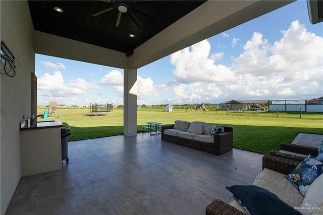 23720 Oak Knoll Drive, Edcouch, TX 78538