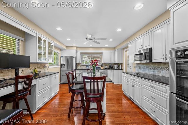 111 Brentwood Drive, Dearborn, MI 48124