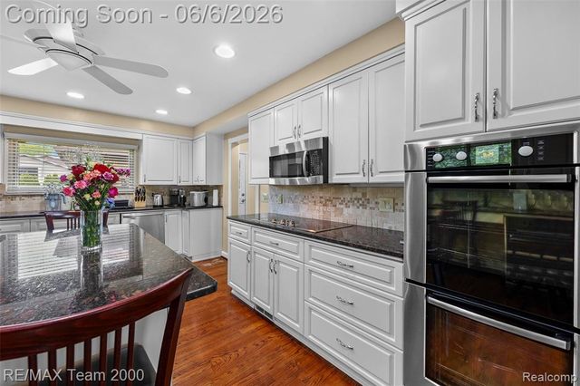 111 Brentwood Drive, Dearborn, MI 48124
