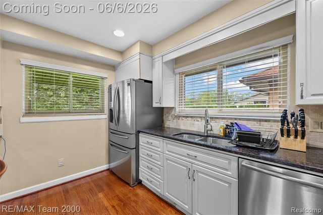 111 Brentwood Drive, Dearborn, MI 48124