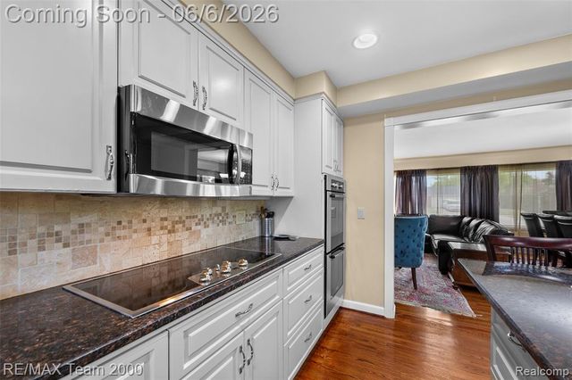 111 Brentwood Drive, Dearborn, MI 48124