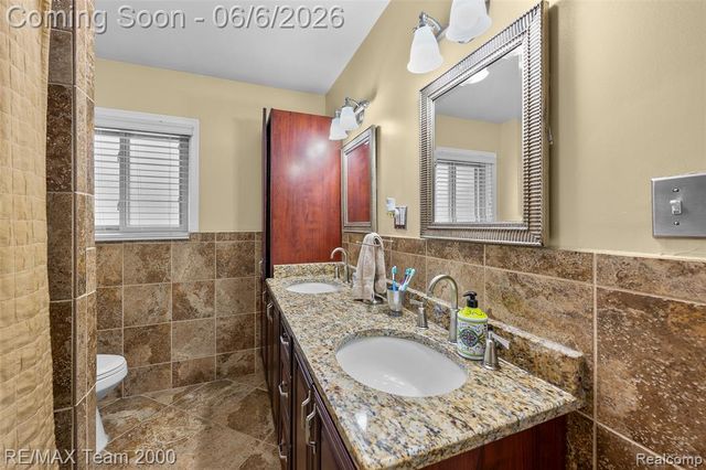 111 Brentwood Drive, Dearborn, MI 48124