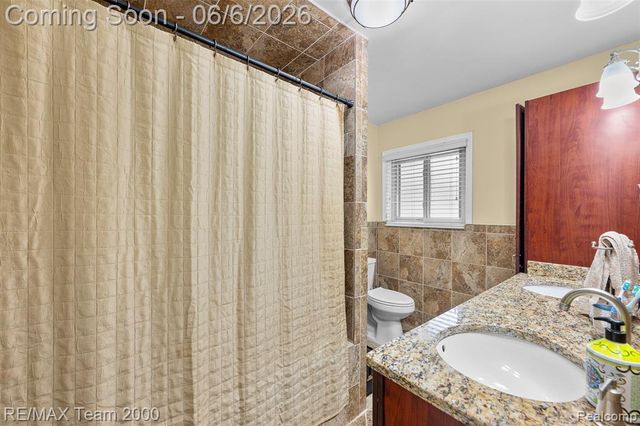 111 Brentwood Drive, Dearborn, MI 48124
