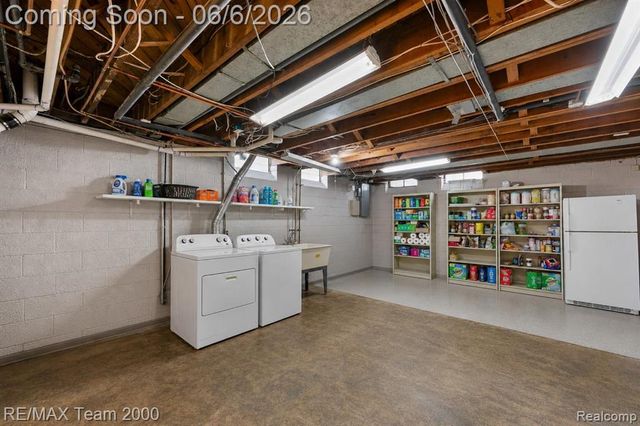 111 Brentwood Drive, Dearborn, MI 48124