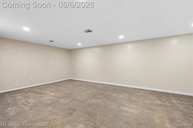 111 Brentwood Drive, Dearborn, MI 48124
