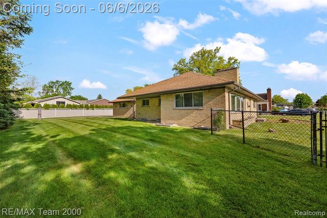 111 Brentwood Drive, Dearborn, MI 48124