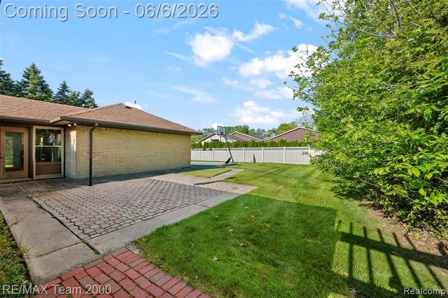 111 Brentwood Drive, Dearborn, MI 48124
