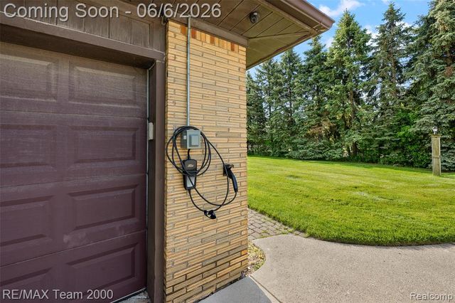 111 Brentwood Drive, Dearborn, MI 48124