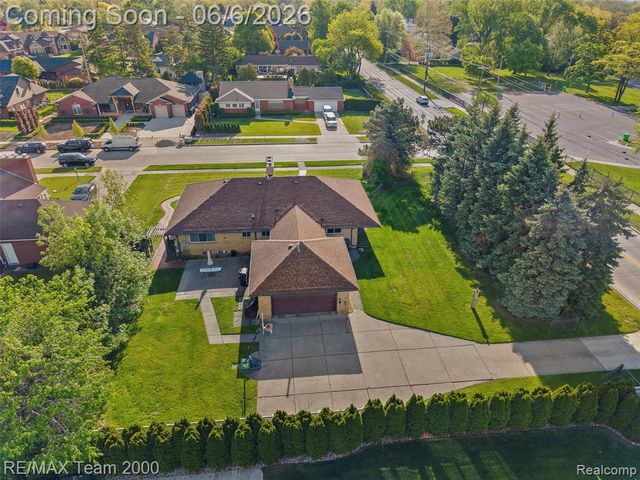 111 Brentwood Drive, Dearborn, MI 48124