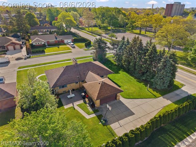 111 Brentwood Drive, Dearborn, MI 48124