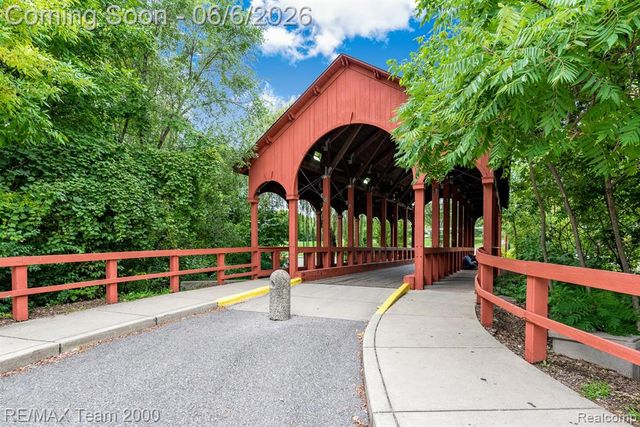 111 Brentwood Drive, Dearborn, MI 48124