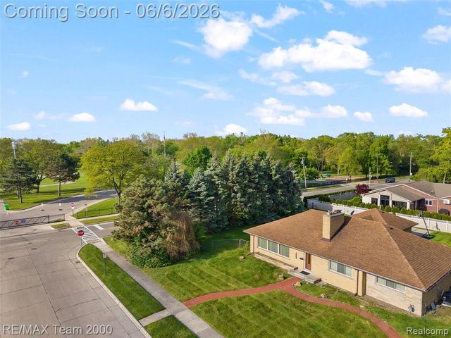 111 Brentwood Drive, Dearborn, MI 48124