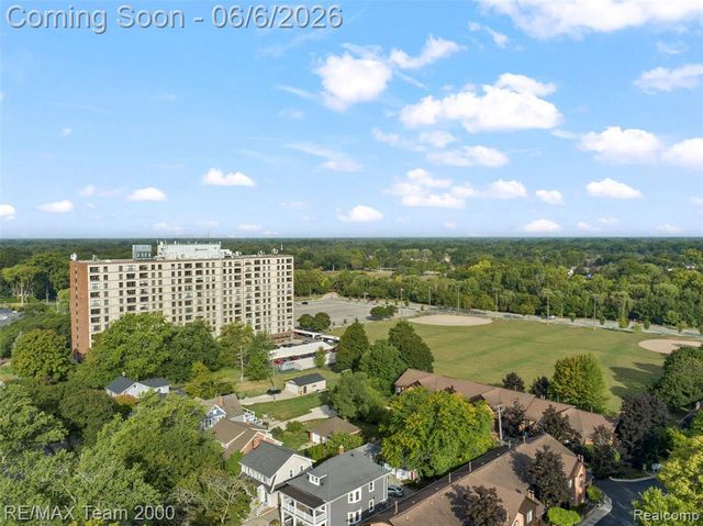 111 Brentwood Drive, Dearborn, MI 48124