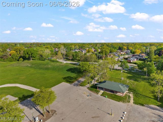 111 Brentwood Drive, Dearborn, MI 48124