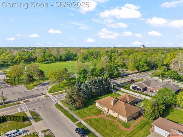 111 Brentwood Drive, Dearborn, MI 48124