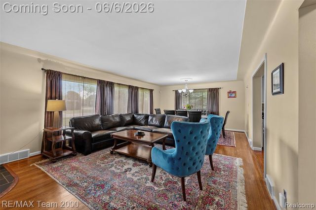 111 Brentwood Drive, Dearborn, MI 48124