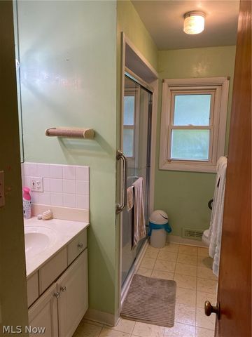 19601 Mayfair Lane, Warrensville Heights, OH 44128