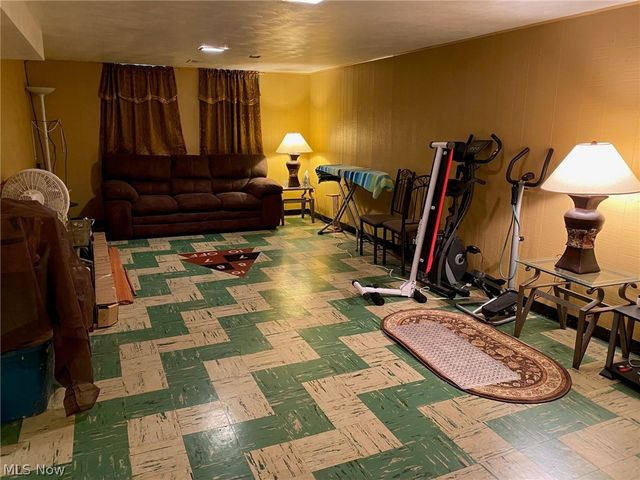 19601 Mayfair Lane, Warrensville Heights, OH 44128