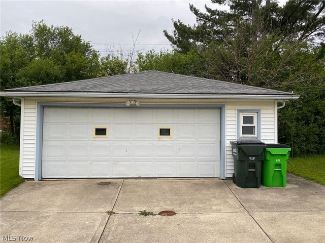 19601 Mayfair Lane, Warrensville Heights, OH 44128