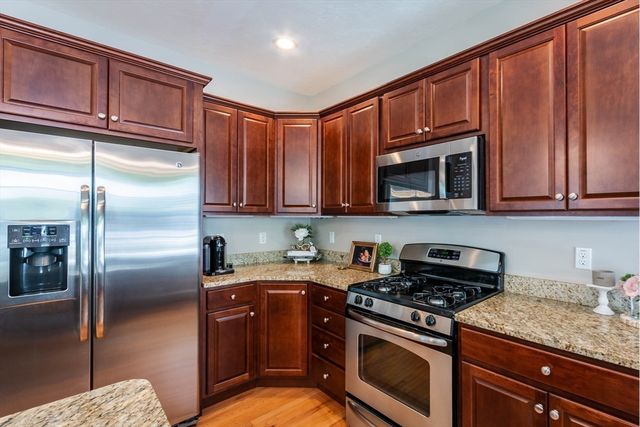 493 Taylor Rd, Stow, MA 01775