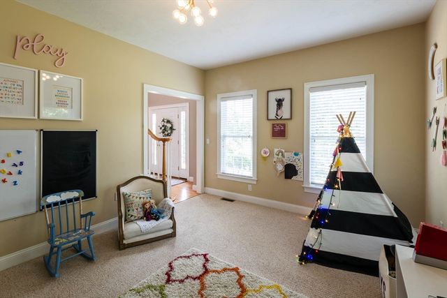 493 Taylor Rd, Stow, MA 01775