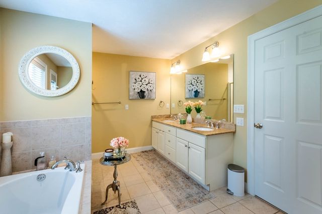 493 Taylor Rd, Stow, MA 01775