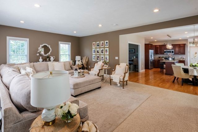 493 Taylor Rd, Stow, MA 01775