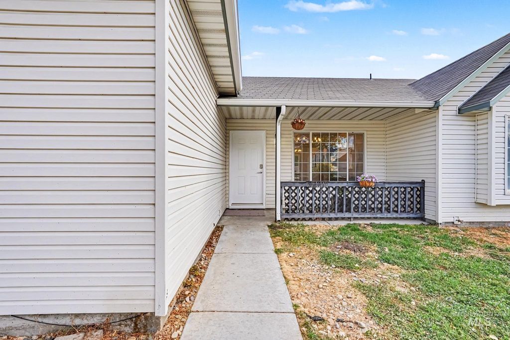 413 N Copper River Dr, Nampa, ID 83651 photo 2