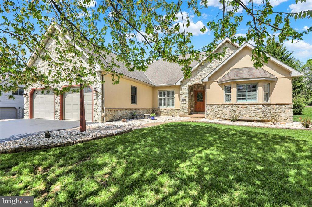 426 W CHARLOTTE ST, Millersville, PA 17551